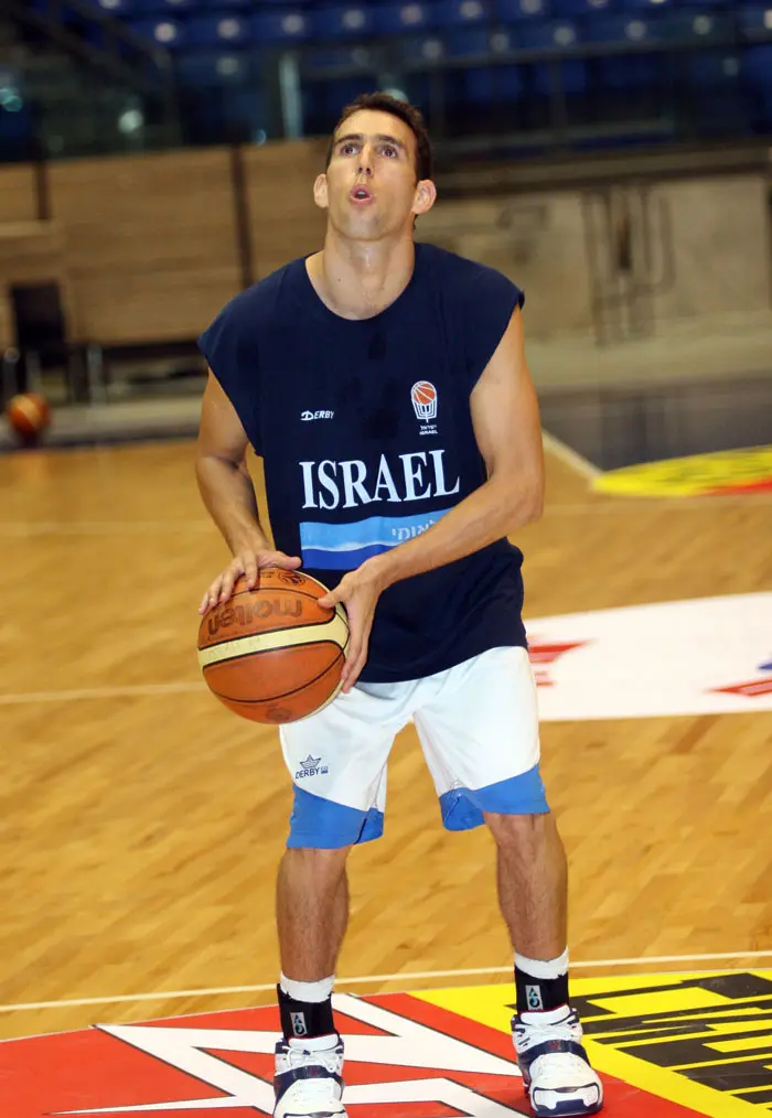 תתחיל לזרוק כדורים באוויר. רוט