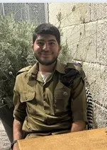 רב"ט בועז מנשה יוגב, מטלמון, טכנאי מערכות הגנה בחטיבה צפונית, בן 19 בנופלו.