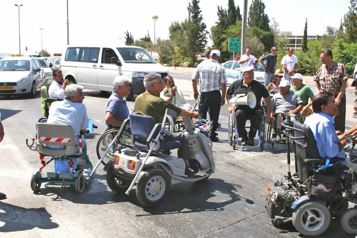 הנכים נפגעי הפוליו המפגינים בירושלים