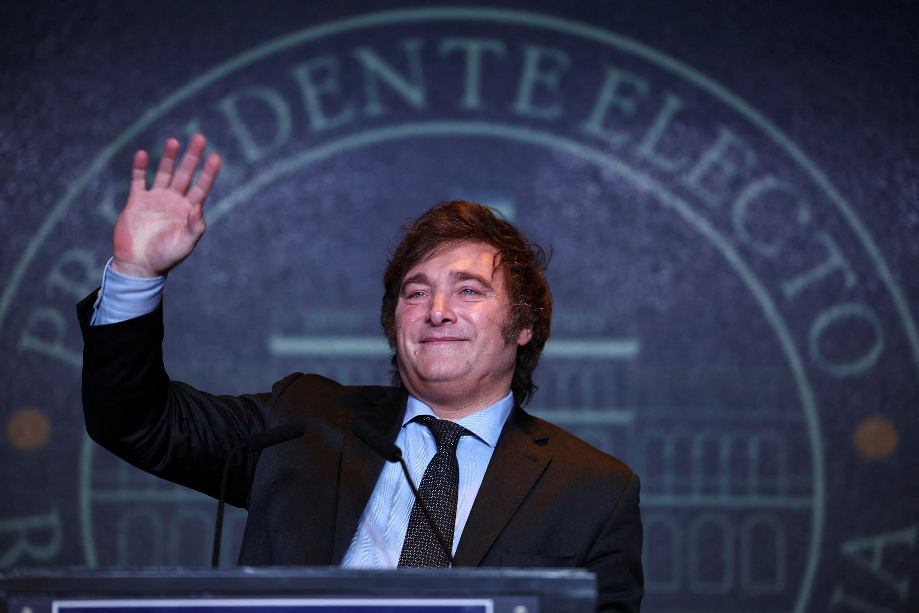 נשיא ארגנטינה הנבחר חאבייר מיליי בנאום ניצחון בפני תומכיו בבואנוס איירס, 19 בנובמבר 2023