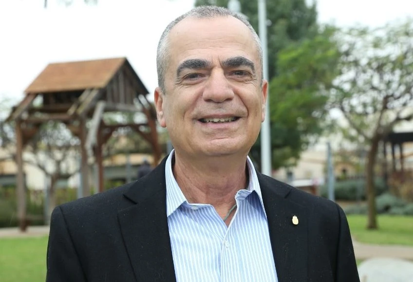 "יש צורך לבנות אמון מחדש ולגשר על הפערים אפילו ברמת המידע שיש בידיהם על המדינה והקהילה". ד"ר צאקי זיו נר, מנהל בית החולים השיקומי "עדי נגב - נחלת ערן"