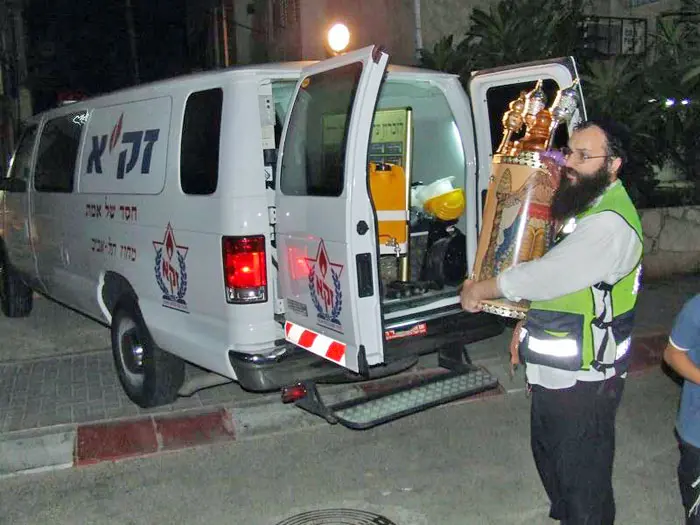 ספר התורה מחולץ בשלום