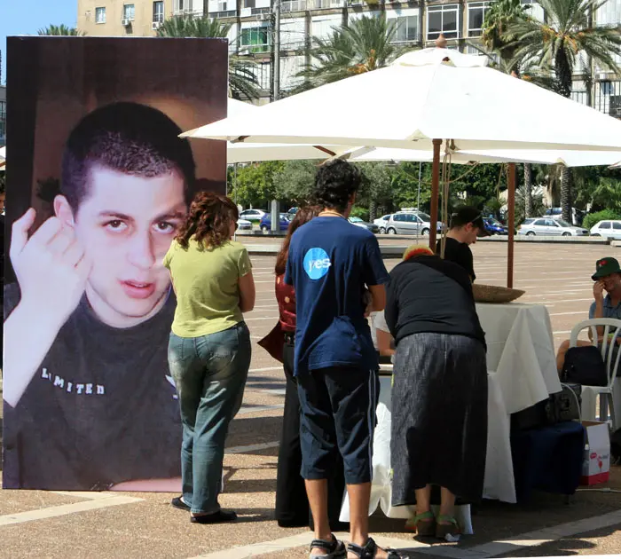 "כיצד תושג התקדמות מבלי משא ומתן בלתי ישיר?". שליט