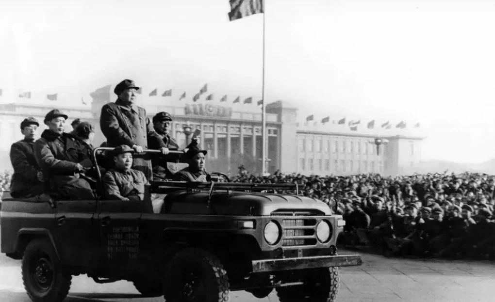 מאו, שליט סין ברכב שטח של BAIC ב-1966