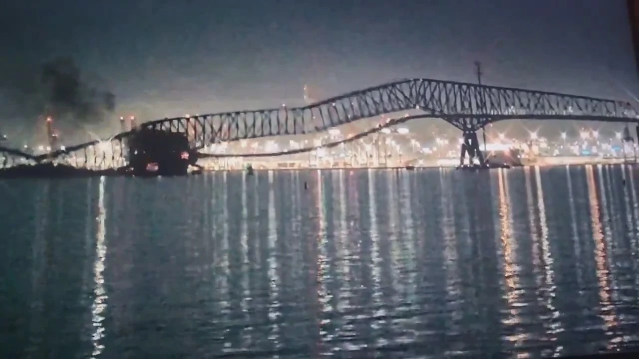 גשר בעיר בולטימור קורס בעקבות פגיעת ספינה, 26 במרץ 2024