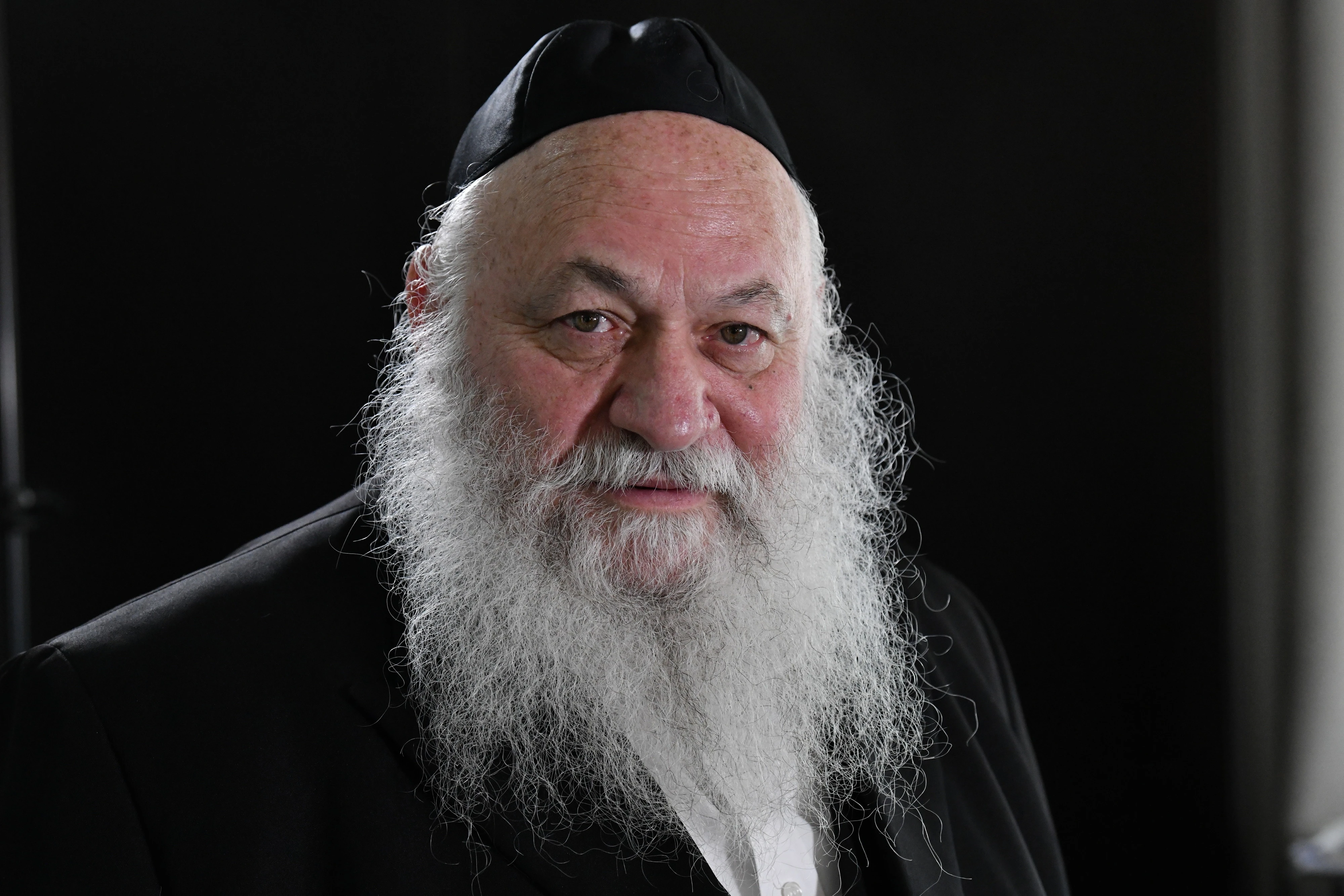 שר השיכון יצחק גולדקנופף