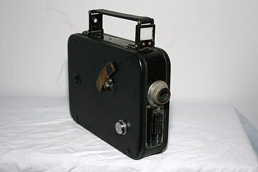 מסרטה מסוג Cine Kodak 8mm, יוצרה ב-1932