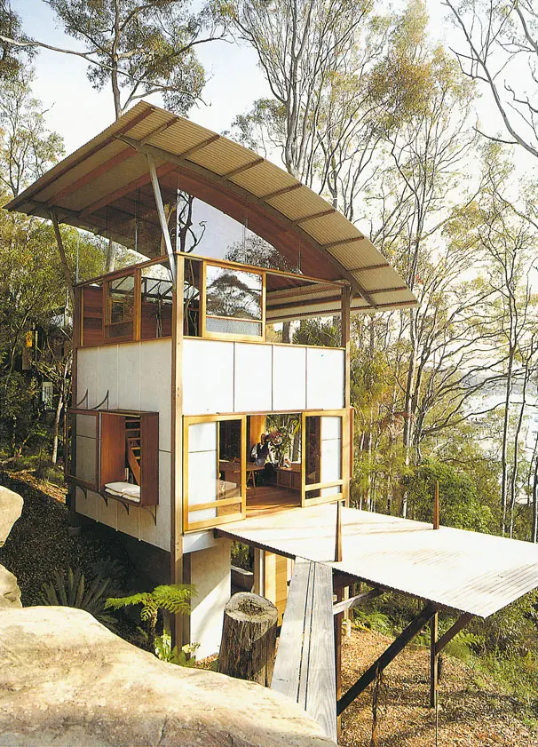 בית אוסטרלי, ממבנה עץ, גג ברזל ולוחות זכוכית