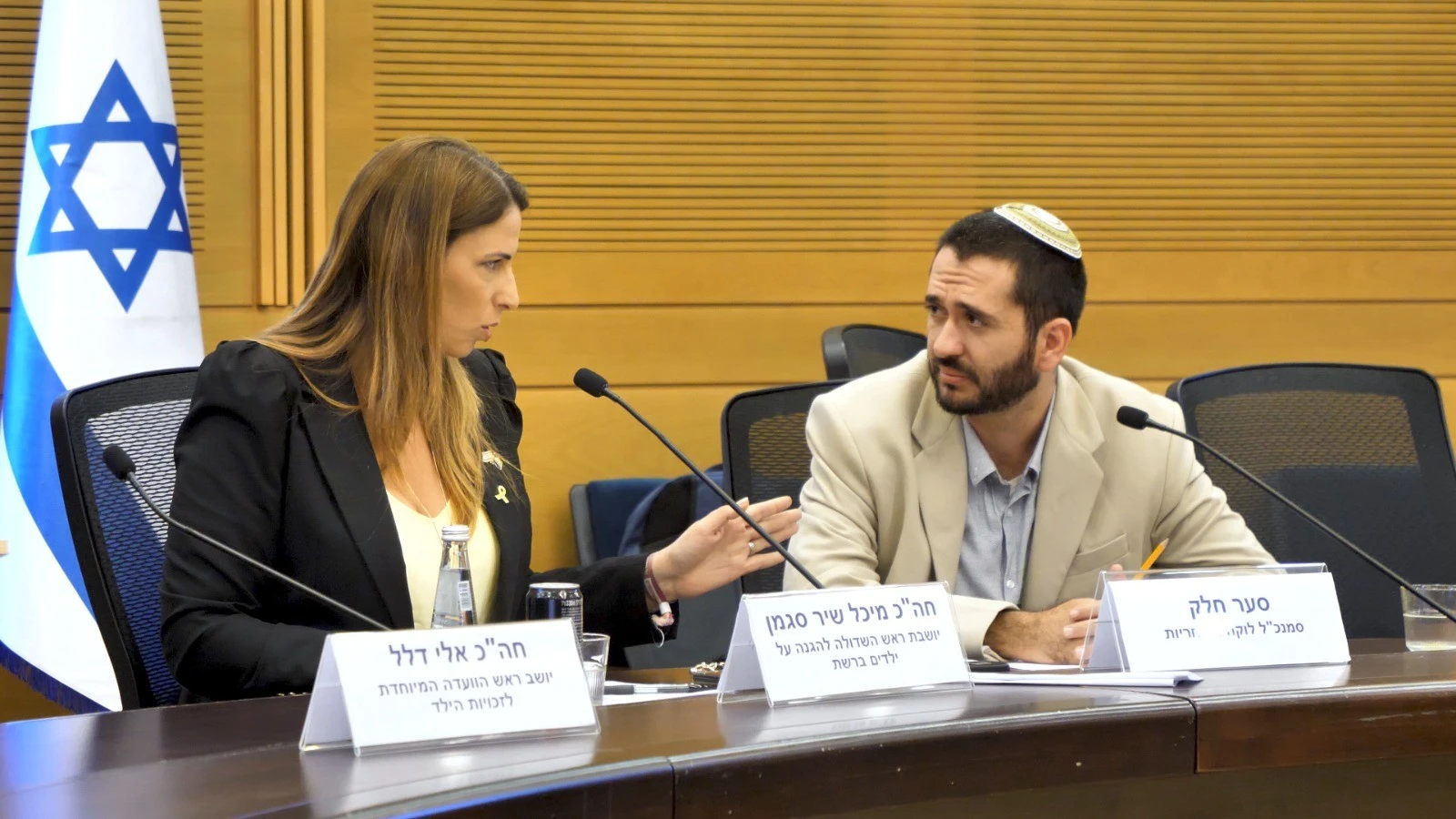סער חלק וח"כ מיכל שיר בישיבת השדולה להגנת ילדים ברשת.