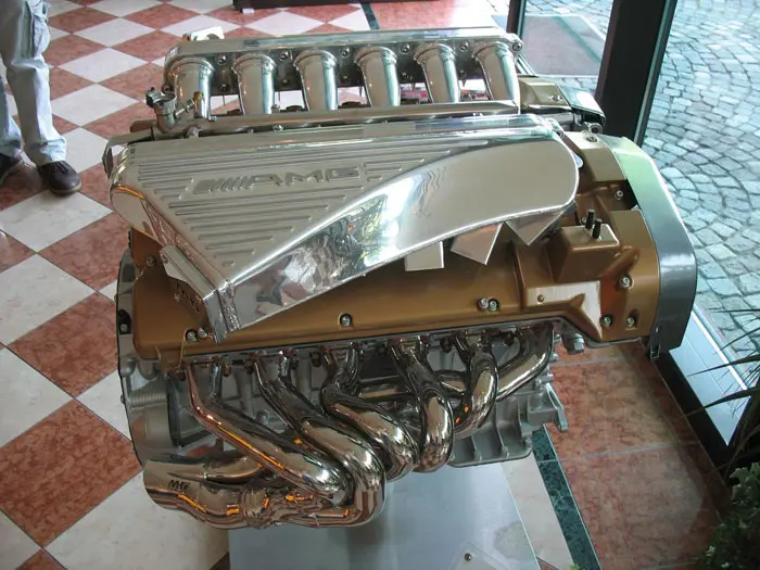 מנוע ה-AMG המקורי של זונדה. יוקטן ל-6 ל' ב-C9, ההספק יעמוד על כ-690 כ"ס