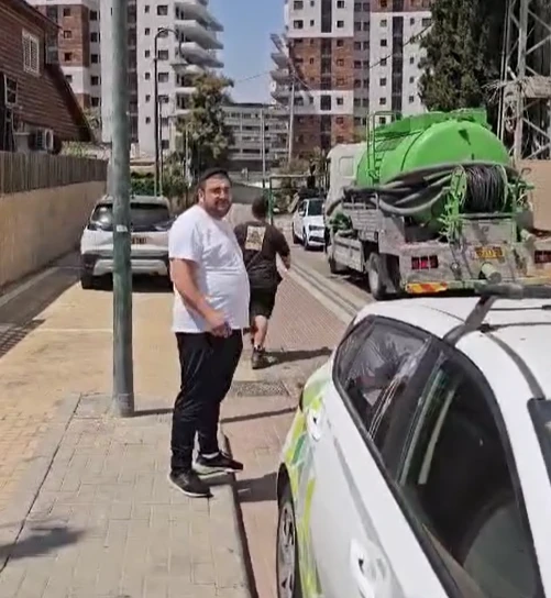 רכב הפקחית ליד המשאיות, אתמול