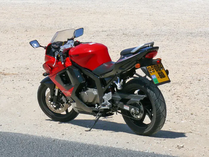 יוסאנג קומט GT250R