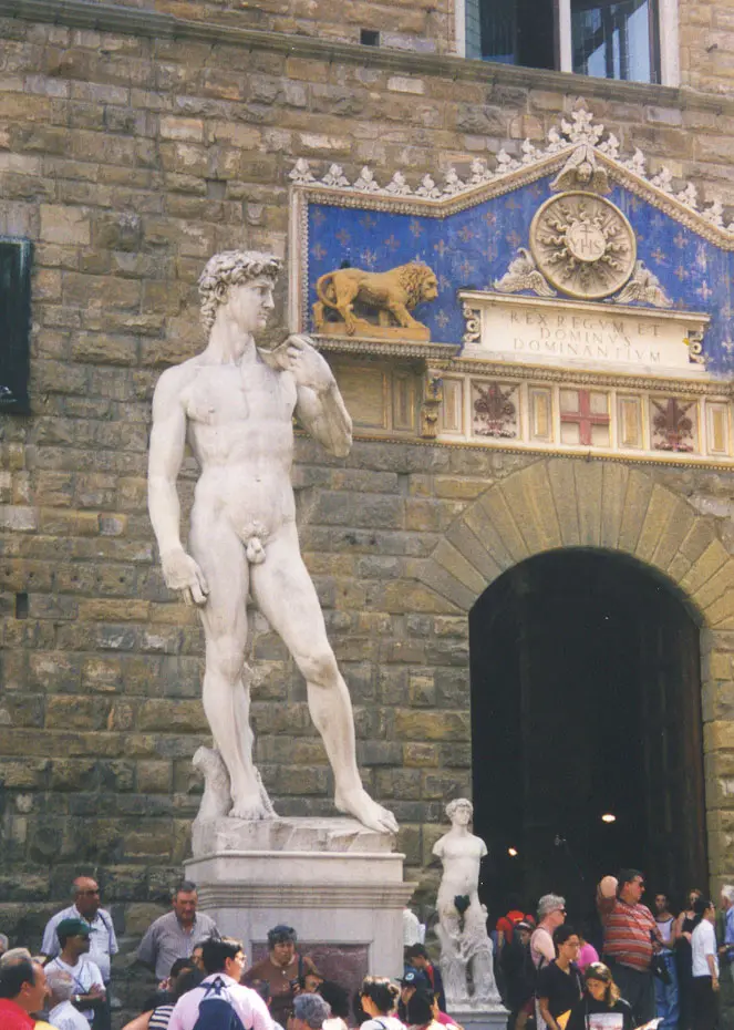 פסל דוד של מיכלאנג'לו בפירנצה