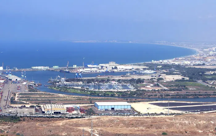 באזור חיפה התגלו החריגות הגבוהות ביותר. חלק מהמפעלים נמצאו מזהמים באלפי אחוזים מהמותר. מפרץ חיפה