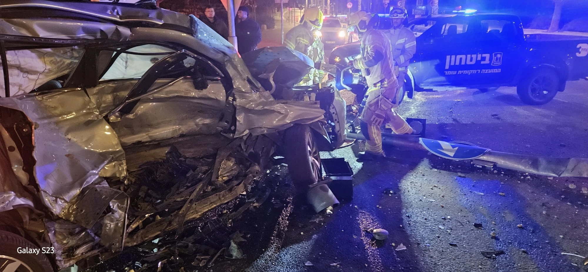 אחד מכלי הרכב המעורבים בתאונה בכניסה לעומר