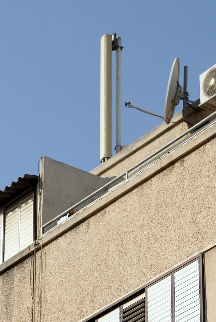 אנטנות סלולריות על גגות תל אביב