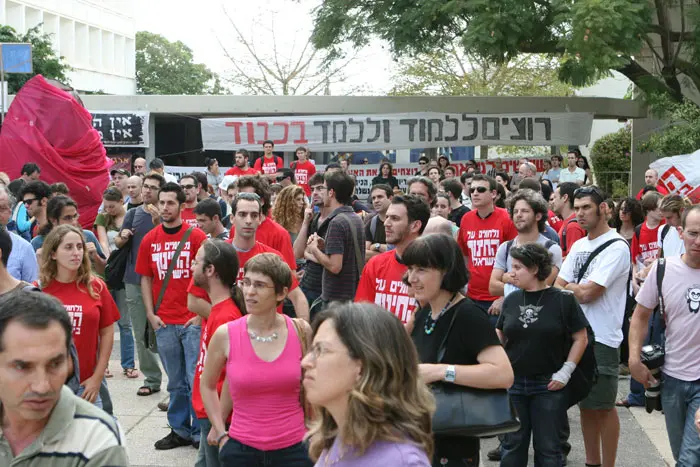 מזכיר הממשלה הציע לסטודנטים שיתוף פעולה עתידי בנושאים חברתיים. הפגנת סטודנטים בשנה שעברה