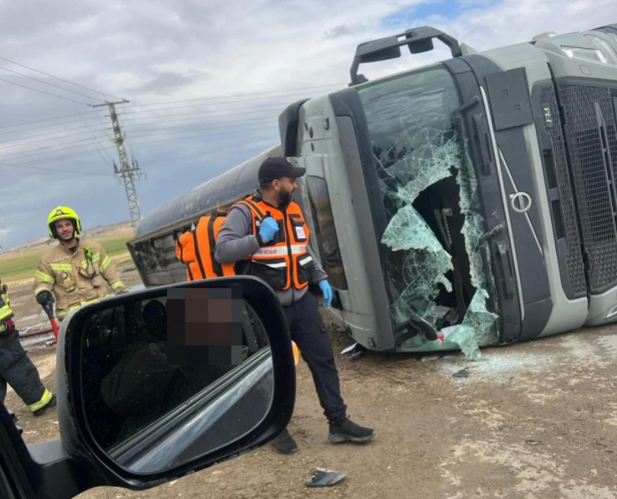 זירת התהפכות המשאית ליד צומת דודאים