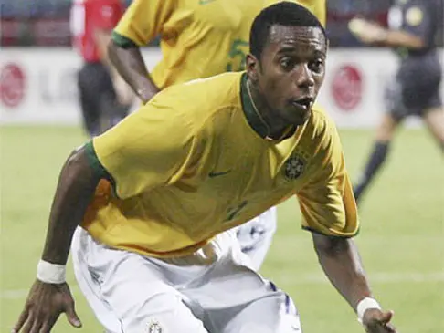 רוביניו שחקן נבחרת ברזיל רוקד אחרי שער מול צ'ילה