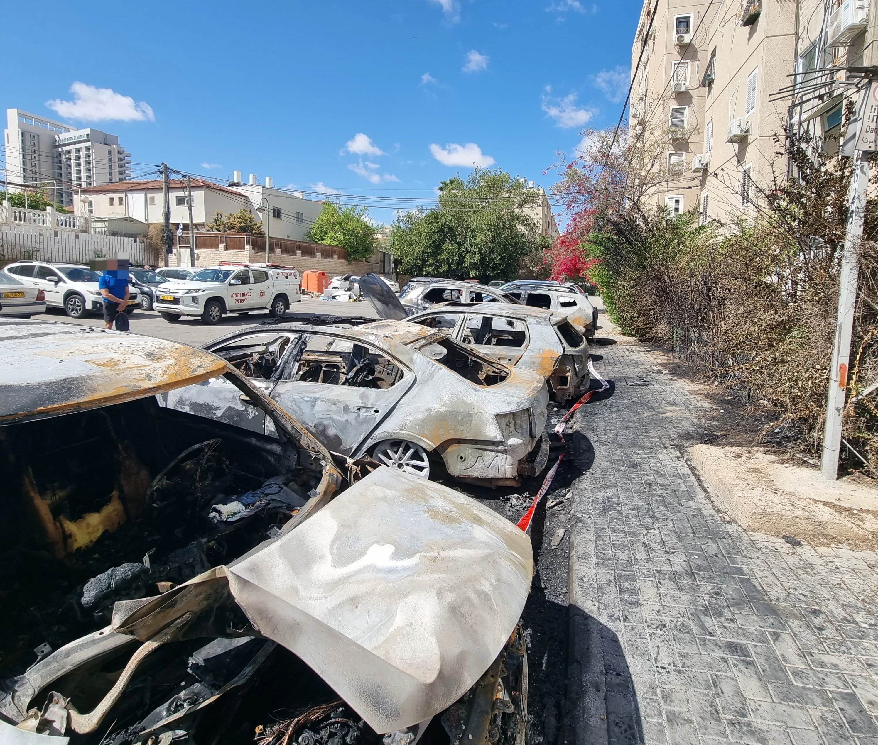 המכוניות שעלו באש ברחוב המשחררים בבאר שבע