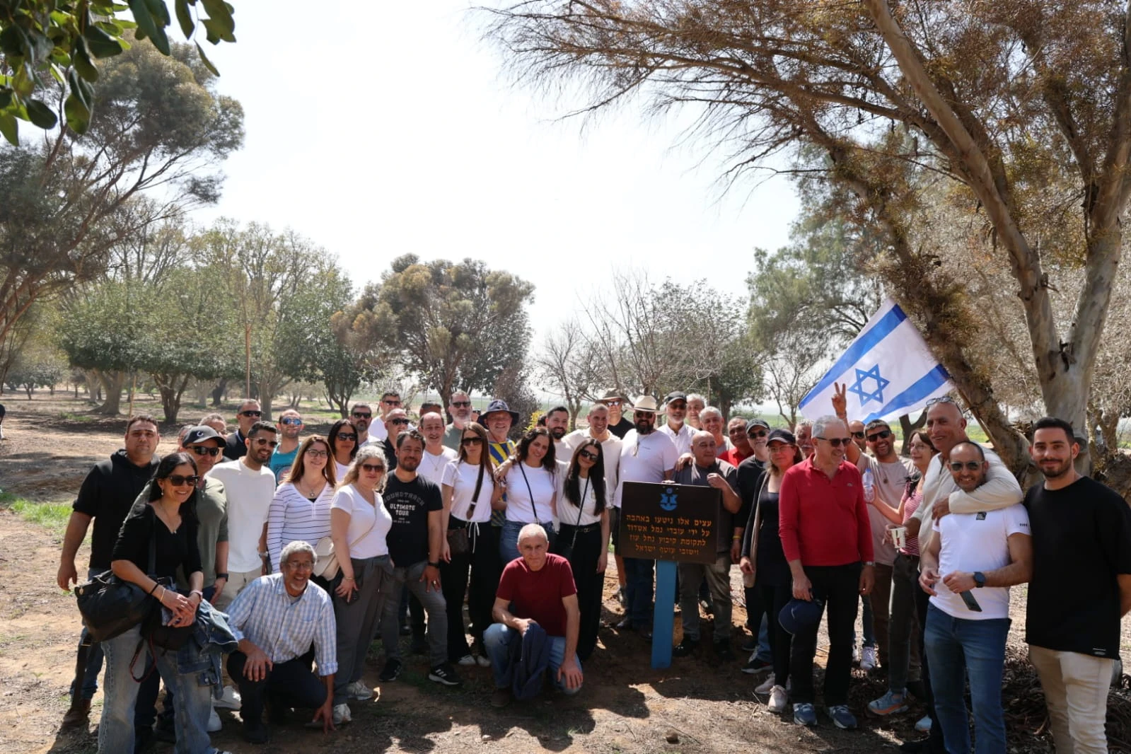 עובדי חטיבת לוגיסטיקה והנדסה בנמל אשדוד, בהתנדבות ביישובי העוטף.