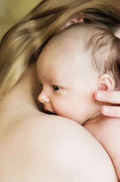 החוקרים ציינו כי גילה של אישה בזמן הלידה מסייע בחיזוי רמת החומרים הסביבתיים המזהמים שמכיל חלב האם שלה