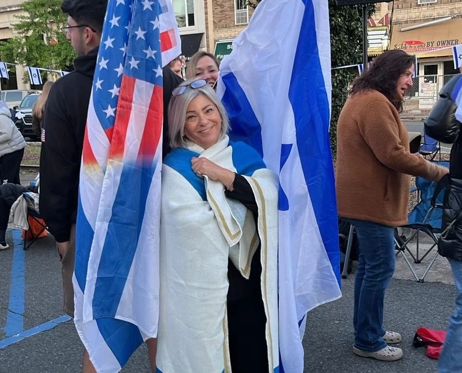 בניו ג'רזי צופים בשחרורו של עידן אלכסנדר מהשבי