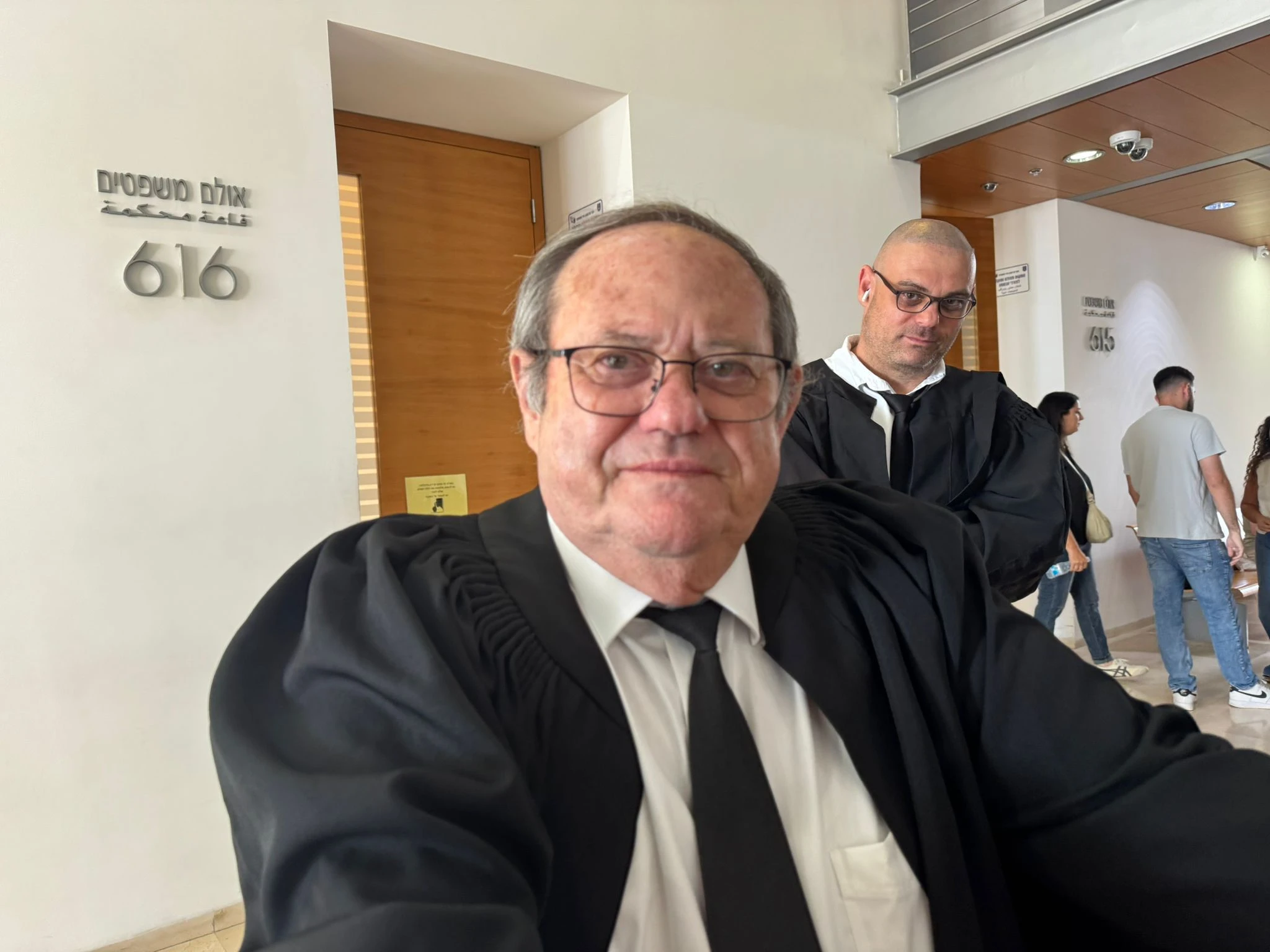 עו״ד משה גלעד (בחזית) ועו״ד זיו גלעד, בימ"ש מחוזי חיפה, 3 ביולי 2025