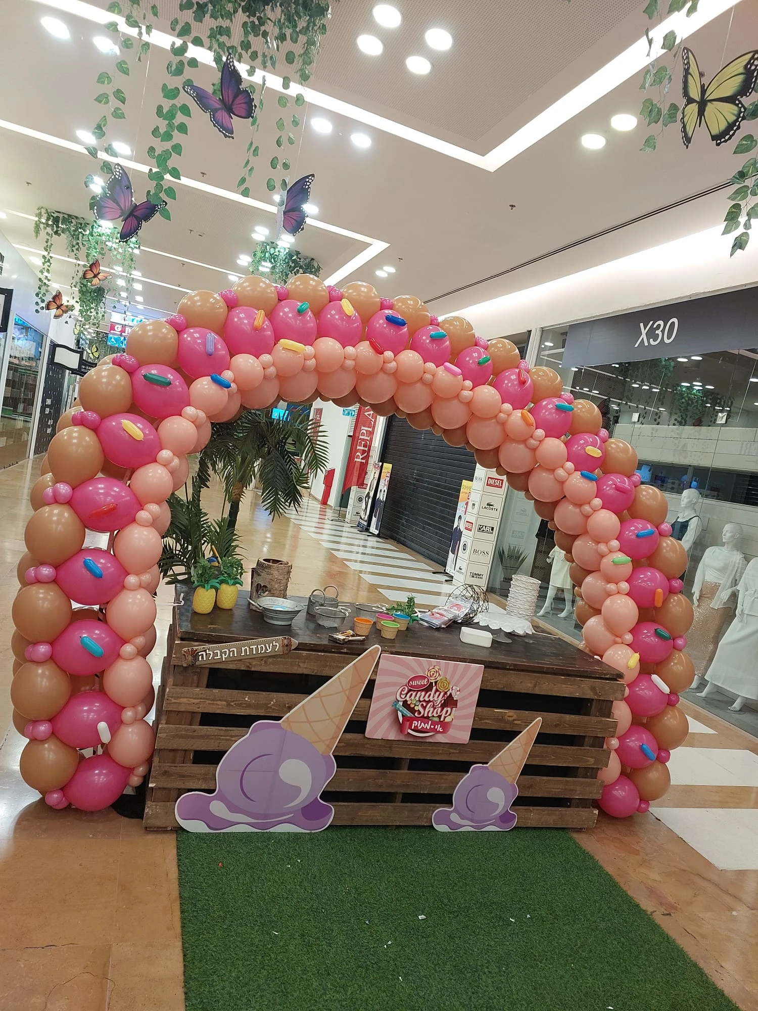 בקיטנה של G CITY, הקניון כולו הופך למגרש משחקים.