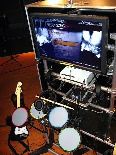 משתמשים בכלים של Rock Band