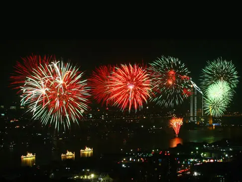 מלך תאילנד, בומיבול עדוליאדג' חוגג יום הולדת 80