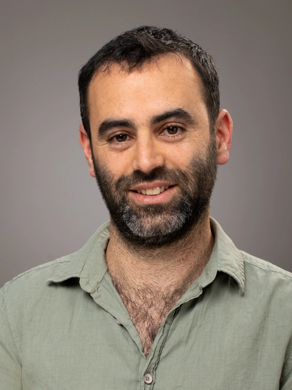 הצללה ונטיעות עצים. להתמודד טוב יותר עם משבר האקלים. ארז סומר