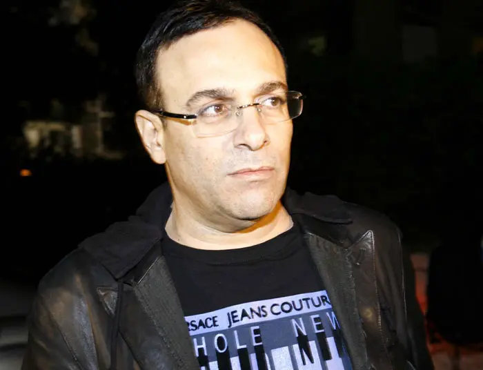 לוני העביר את הכדור לידיים שלו. רוני מאנה