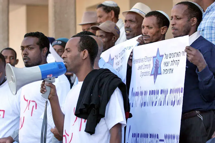 "אנחנו יודעים על כ-80 תלמידים, בני העדה האתיופית בעיר, שאינם יודעים היכן ילמדו החל ממחר". הפגנה בפ"ת