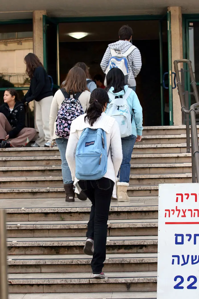 בתל אביב-יפו מספר התלמידים בכיתה הנמוך ביותר בין הערים שנבדקו: 24.1.  גמנסיה הרצליה