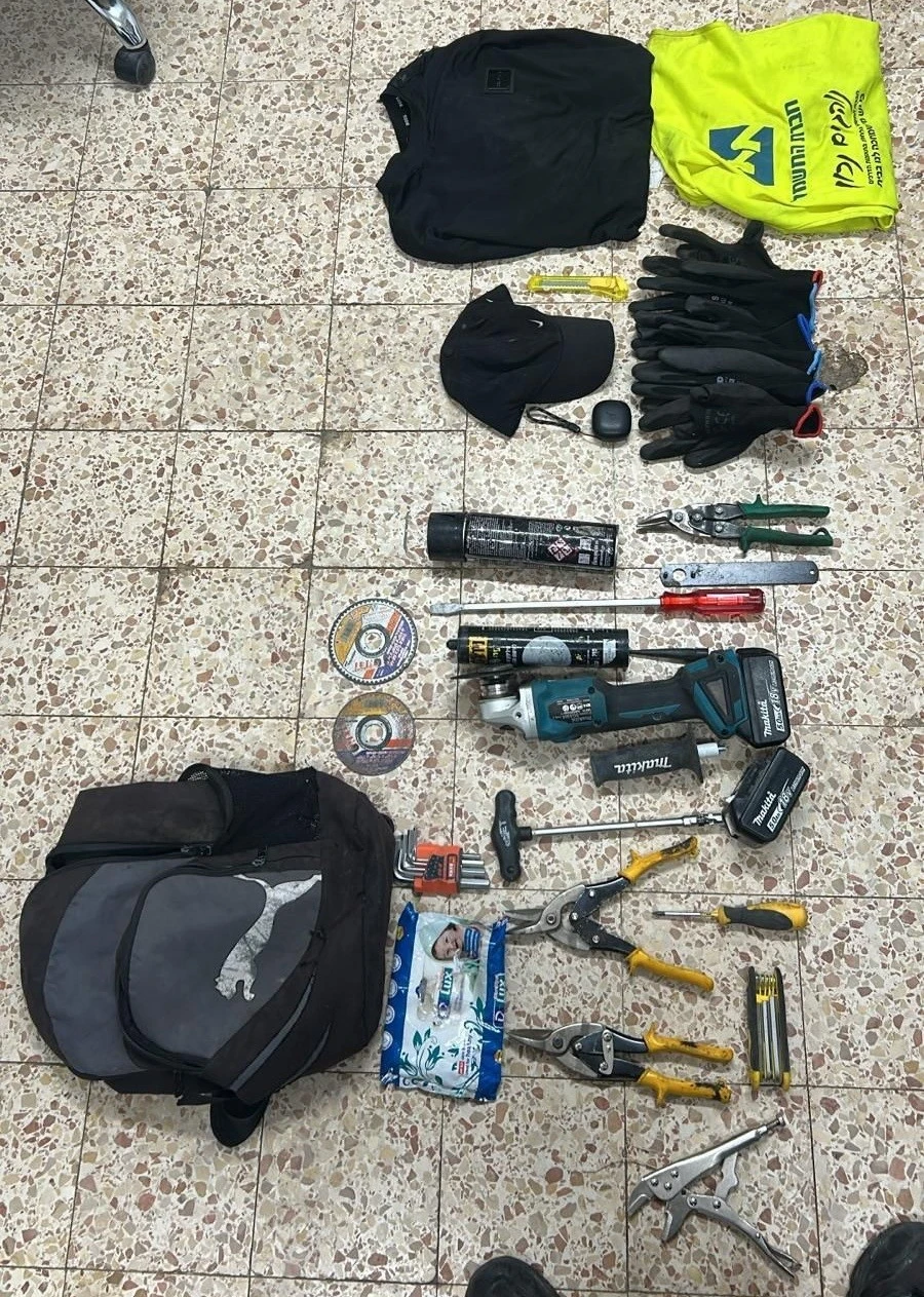 כלי פריצה שנתפסו בידי החוליה