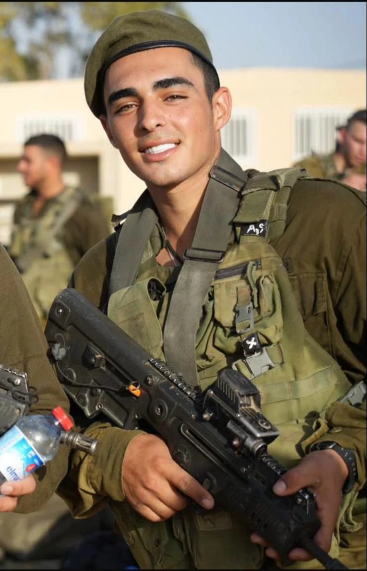 הלוחם אלמוג שלום ז"ל.