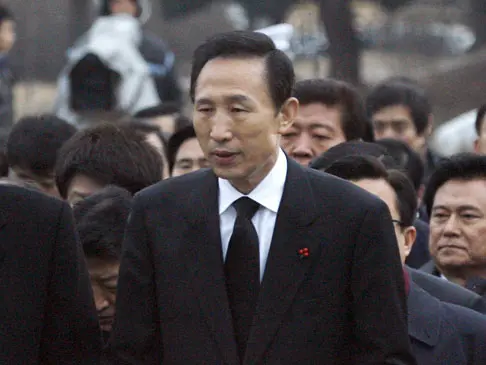 לי מיונג באק, נשיא חדש בקוריאה הדרומית
