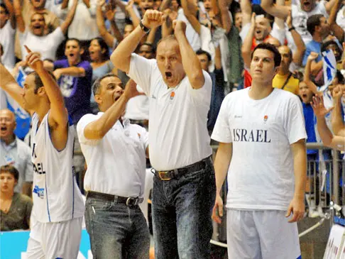 צביקה שרף מאמן נבחרת ישראל בכדורסל