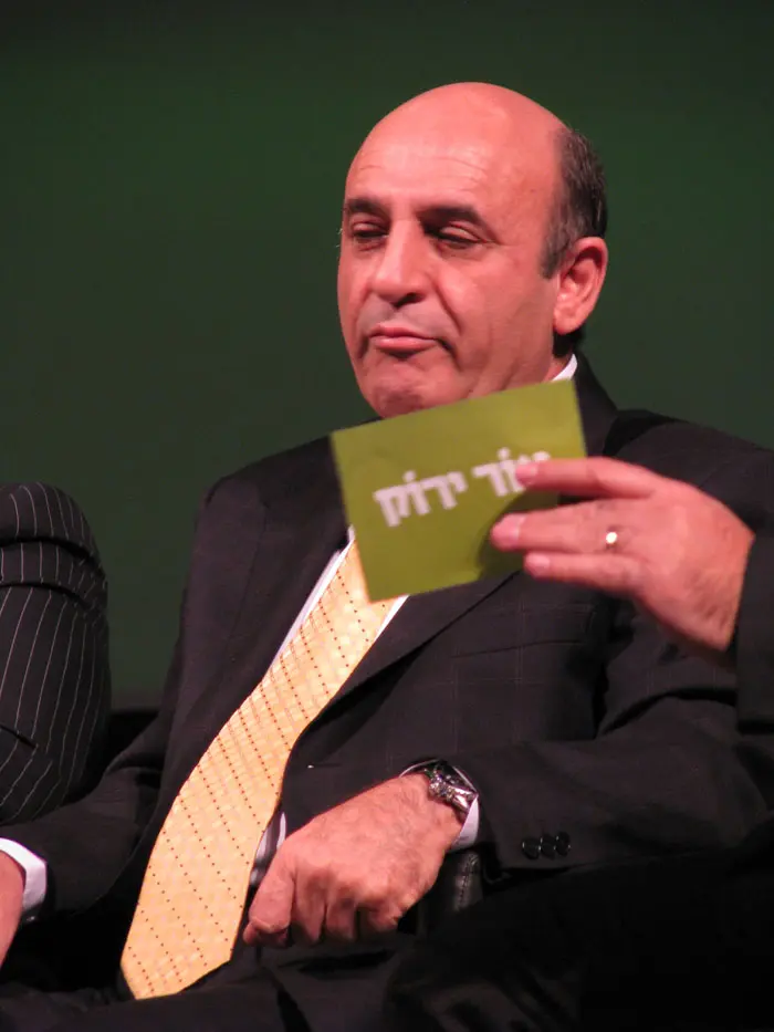שר התחבורה מקפיץ את מחיר הנפט בעולם. מופז