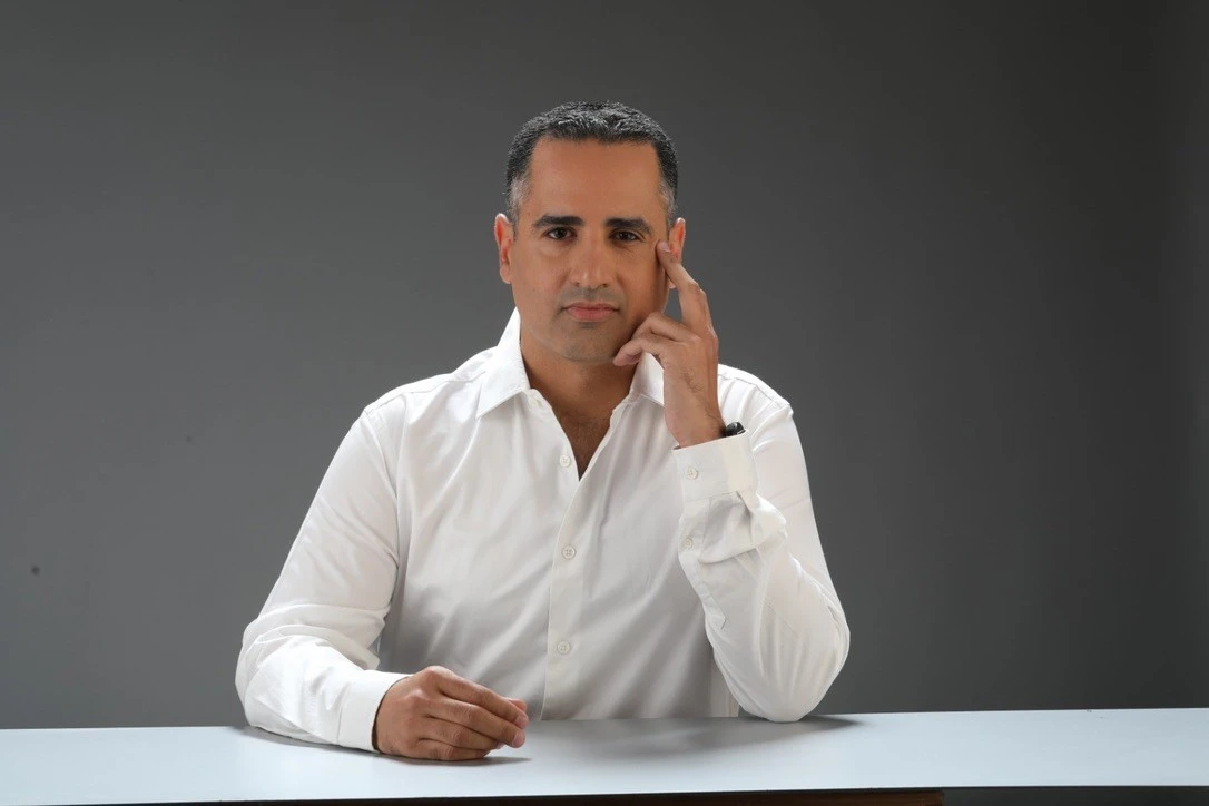 מוטי אזולאי, דוקטורנט לניהול, חוקר התנהגות צרכנית ושווקים דיגיטליים.