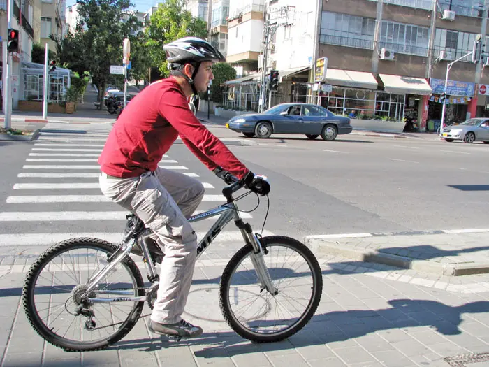 חובת החבישה תמשיך לחול על ילדים, ברכיבת שטח וספורט, ובדרכים בין עירוניות