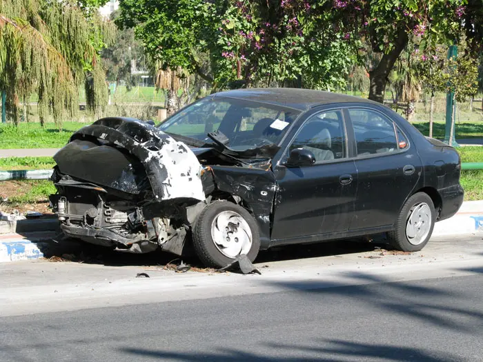 מכוניות נטושות הן מפגע סביבתי ובטיחותי