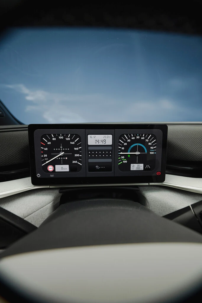 לוח מחוונים בסגנון פולקסווגן משנות ה-80 הוא אחת האופציות