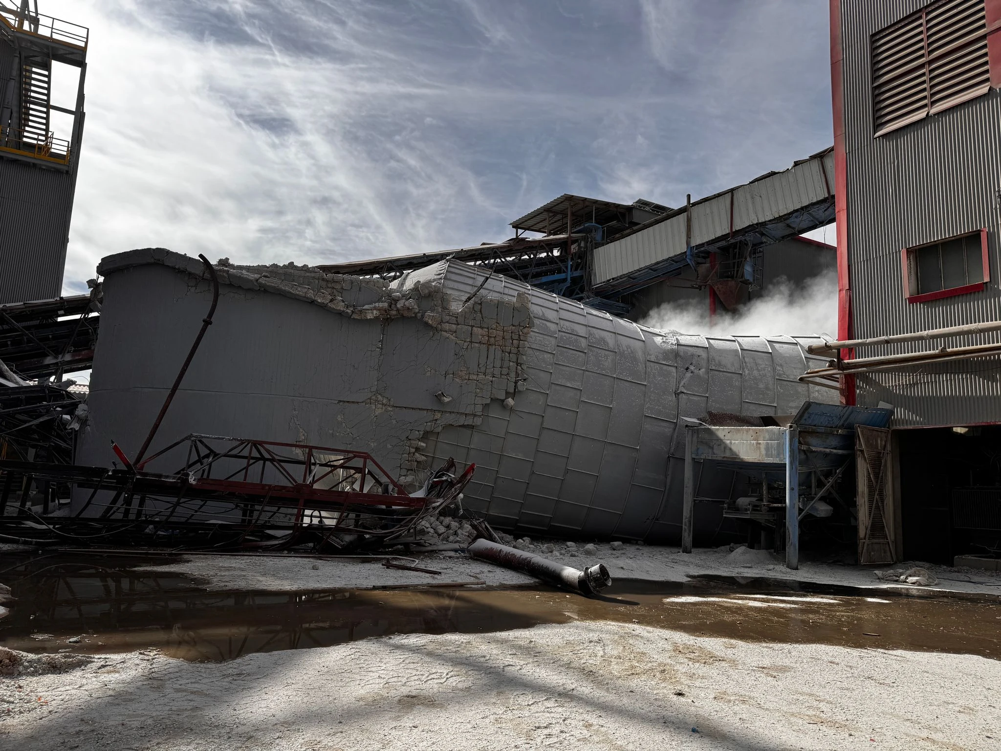 המבנה שקרס במפעל בירוחם