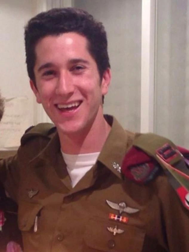 אסף שמואלביץ' כקצין באוג׳ 98