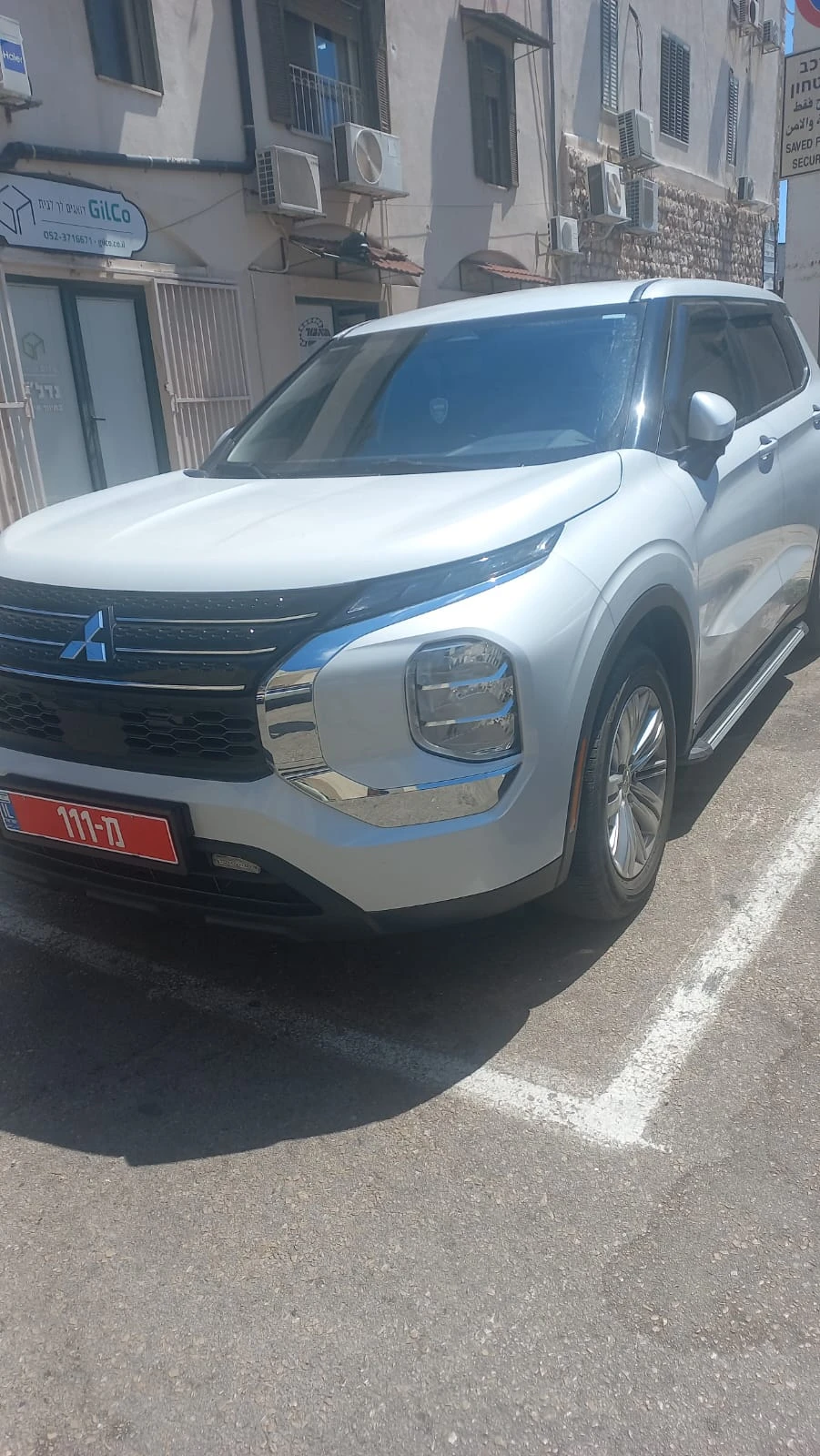 אאוטלנדר כרכב משטרתי צמוד עם מסיטי רוח חסרי תועלת. למה אנחנו משלמים על זה?