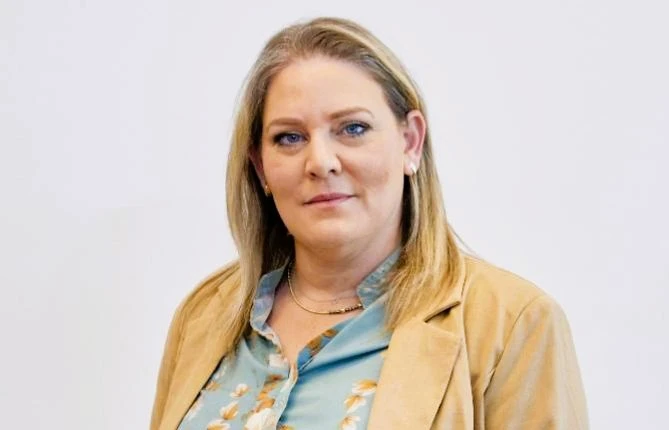 עינב גבאי, אופטומטריסטית ומנהלת מקצועית של אירוקה by סופר-פארם