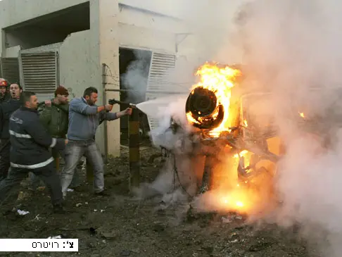 בפיצוץ רכב בביירות נהרגו שלושה בני אדם