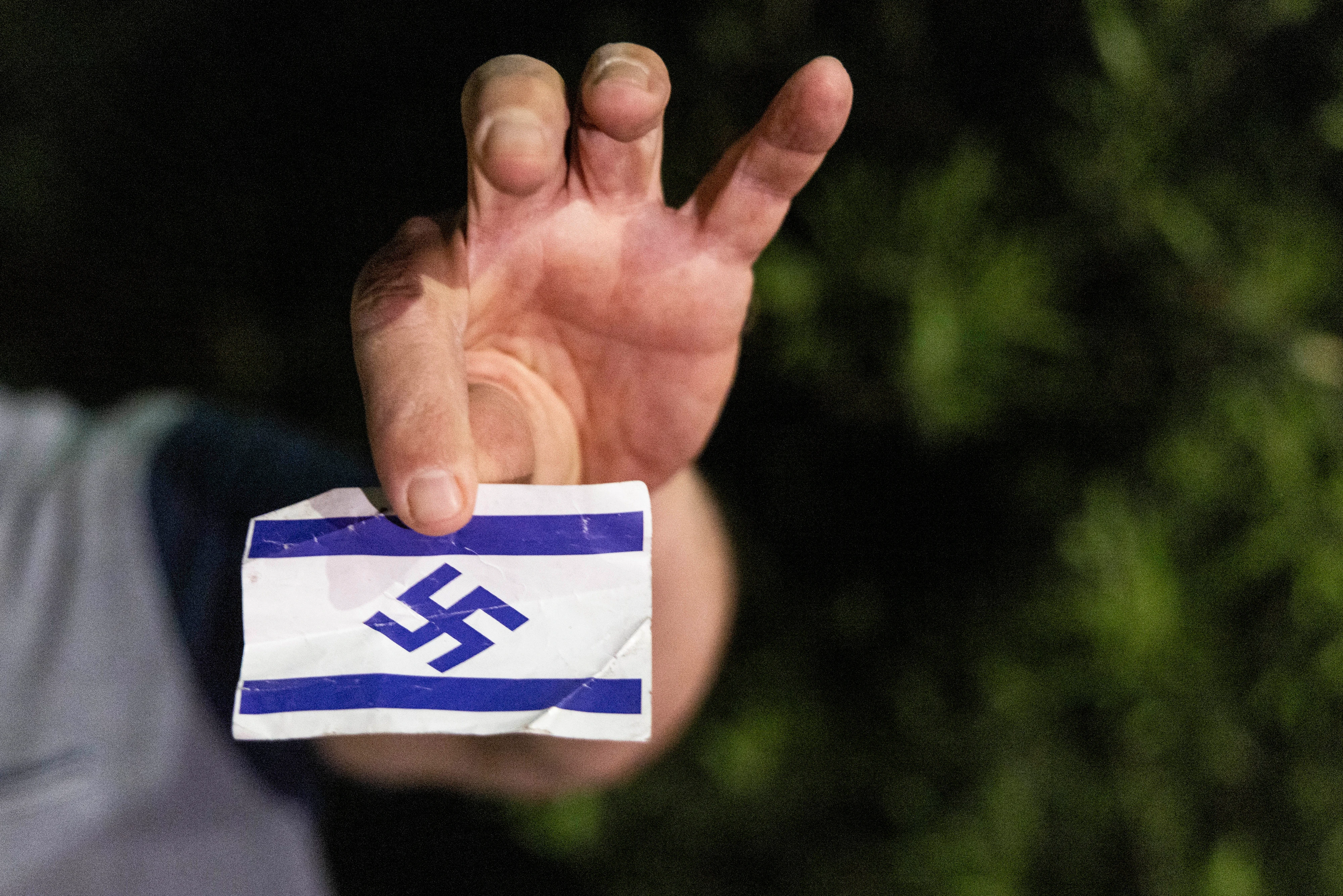 הפגנת חרדים מול ביתו של השופט העליון נעם סולברג, אלון שבות, 3 ביוני 2026